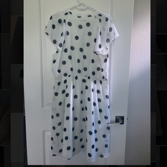 Light & Flowy Polka Dot Flutter Sleeve Dress - Picture 4 of 8